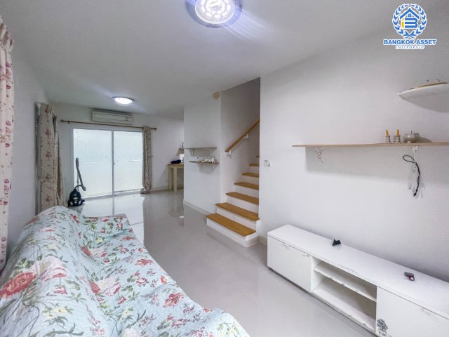 *****ทาวน์เฮ้าส์มือสองย่านนนทบุรี ม.พลีโน่ ปิ่นเกล้า-วงแหวน หลังมุม! บนเนื้อที่ 26.8 ตร.ว. ฟังก์ชัน 3 ห้องนอน 2 ห้องน้ำ 1 ที่จอดรถ แถมฟรี! 2 เครื่องปรับอากาศ บนทำเลเดินทางสะดวก เชื่อมต่อถนนหลายเส้นทาง เพียง 7 นาทีถึงจุดขึ้นทางด่วน "ศรีรัช"